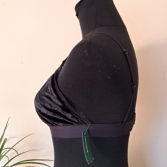 Elegant Miiyu Black Lace Bralette from Simons - Picture 3 of 13